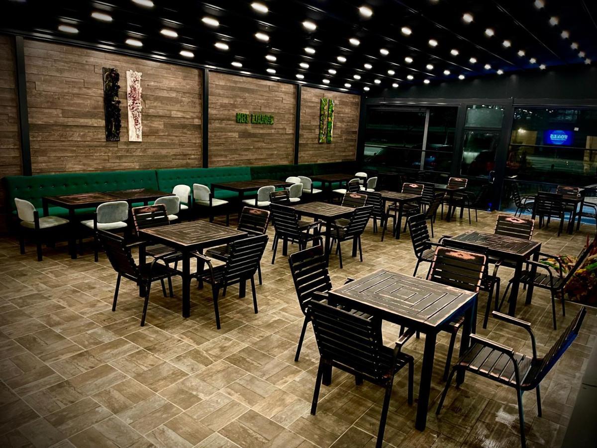 Mbi Travel Inn Крайова Екстериор снимка