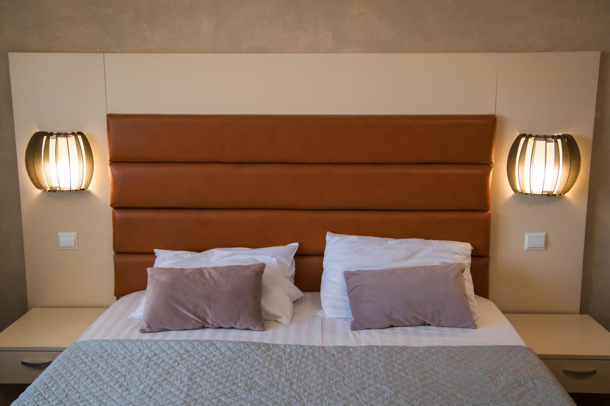 Mbi Travel Inn Крайова Екстериор снимка