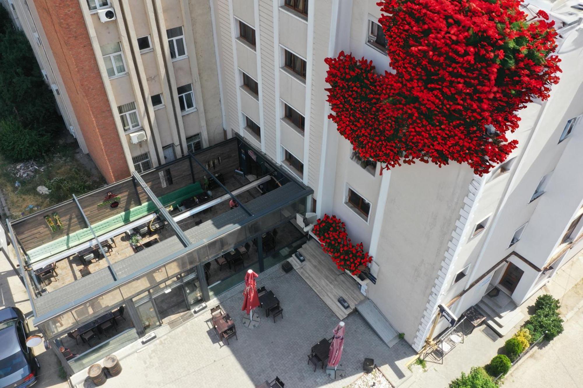Mbi Travel Inn Крайова Екстериор снимка
