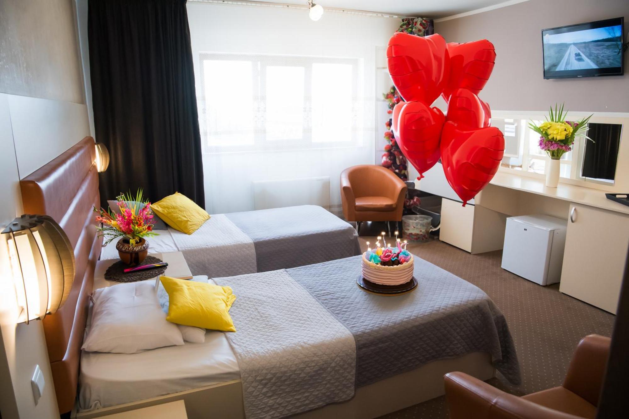 Mbi Travel Inn Крайова Екстериор снимка