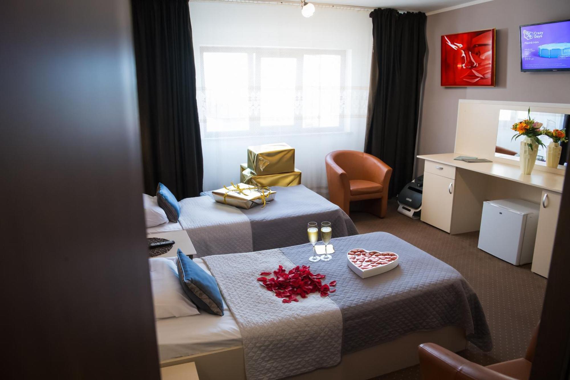 Mbi Travel Inn Крайова Екстериор снимка