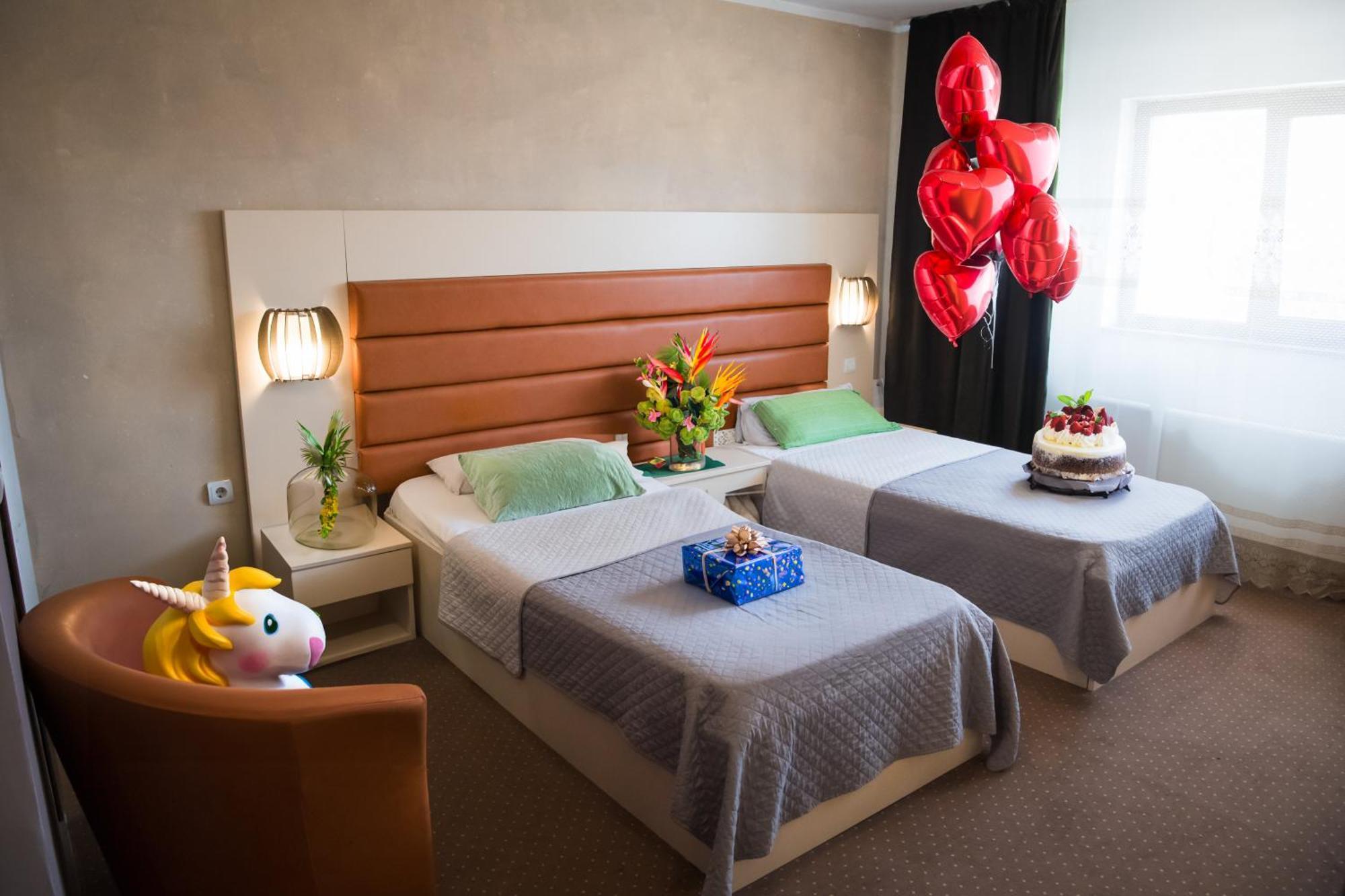 Mbi Travel Inn Крайова Екстериор снимка