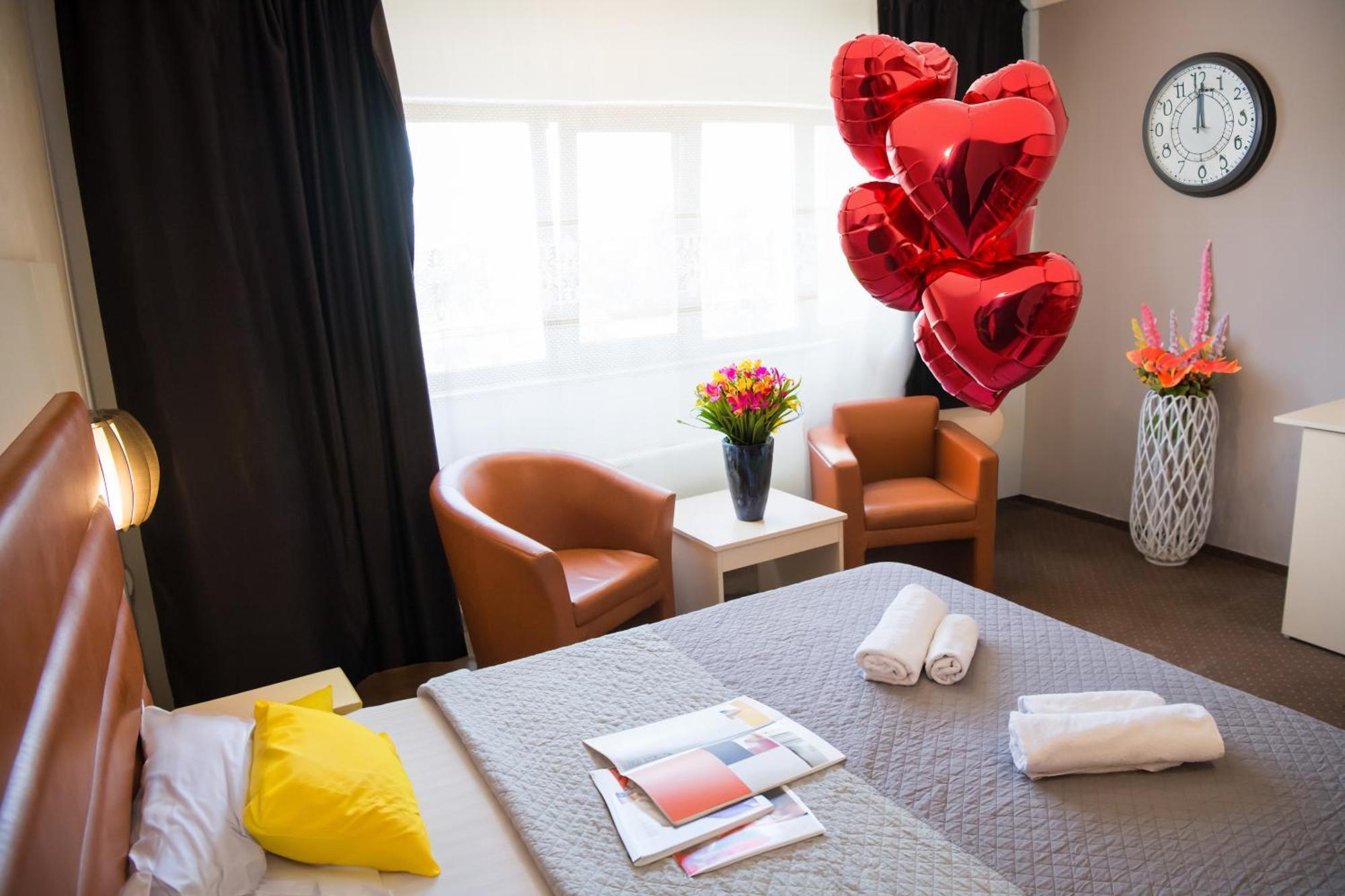 Mbi Travel Inn Крайова Екстериор снимка