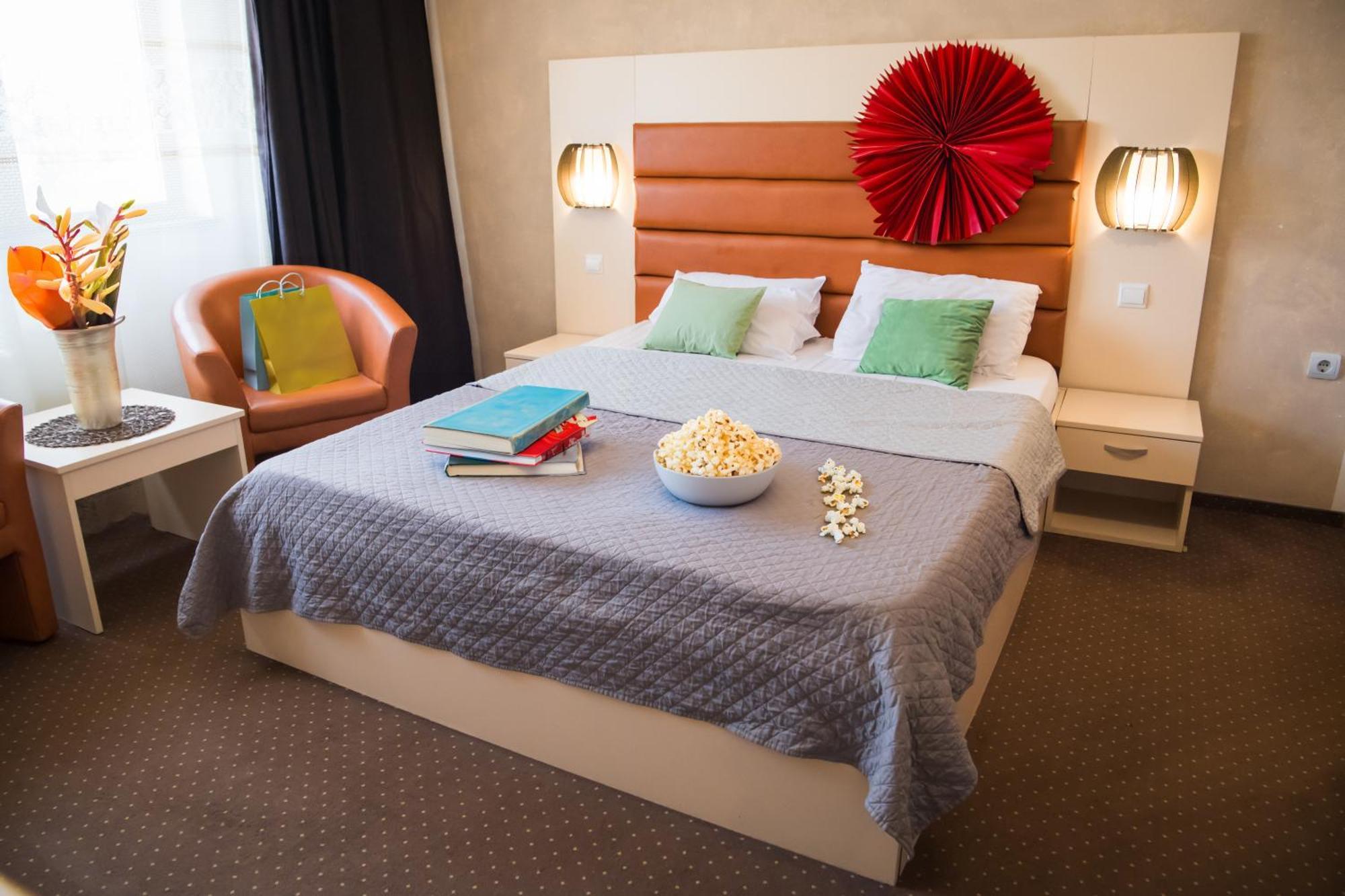 Mbi Travel Inn Крайова Екстериор снимка