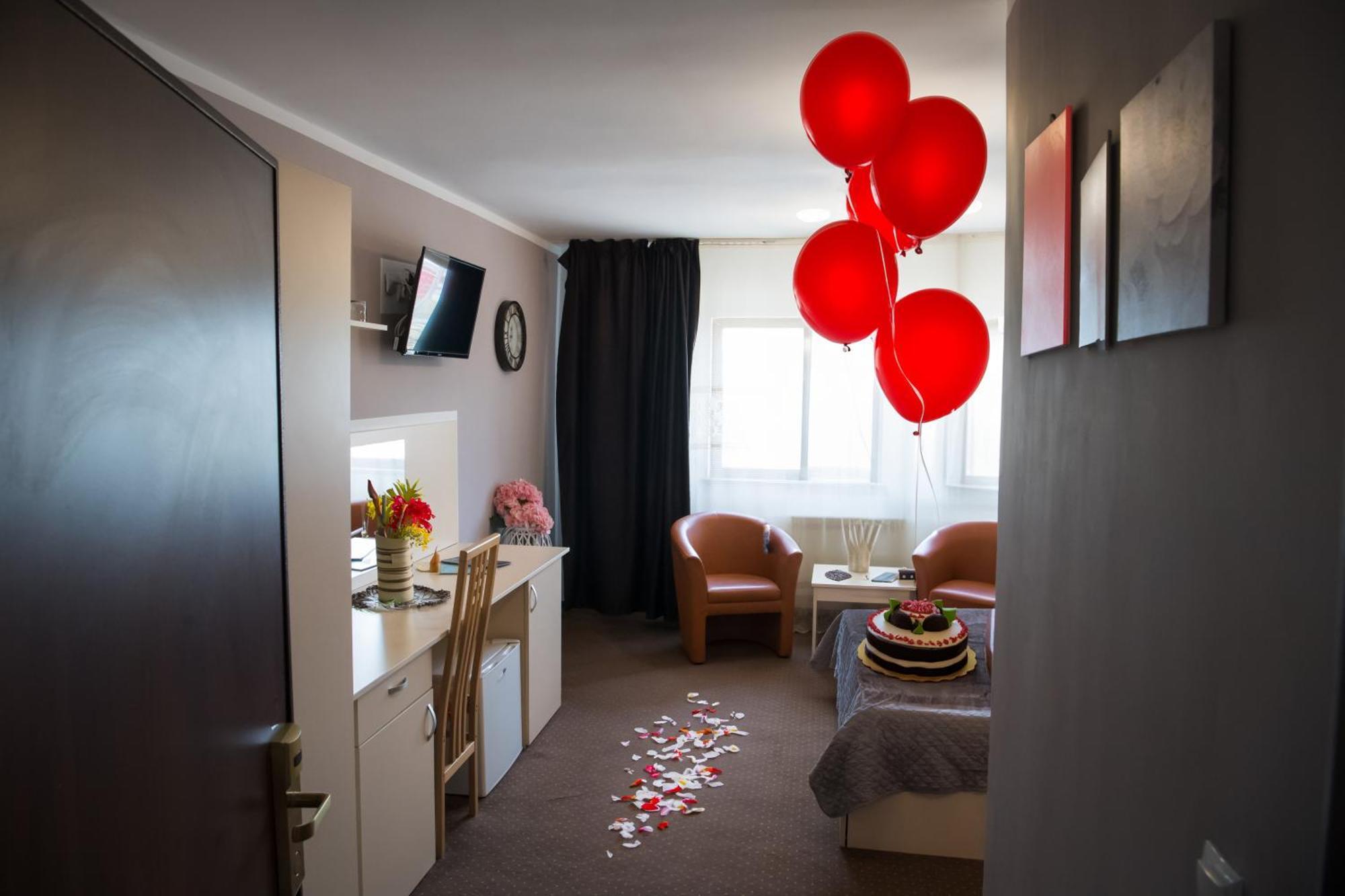 Mbi Travel Inn Крайова Екстериор снимка